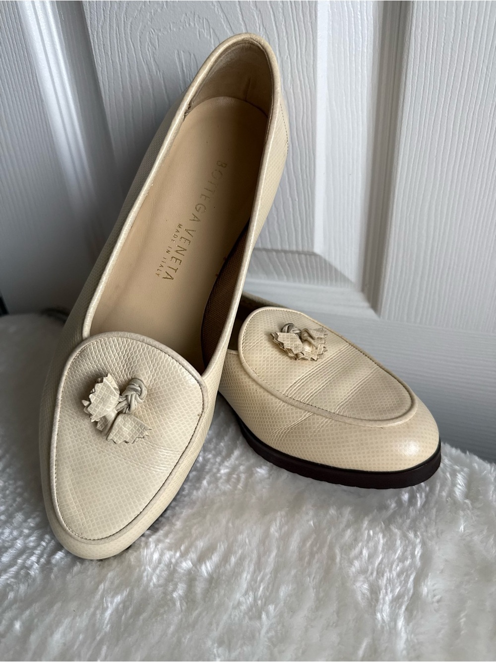 BOTTEGA VENETA Cream Textured Leather Tassel Loafers Flats Sz 6.5